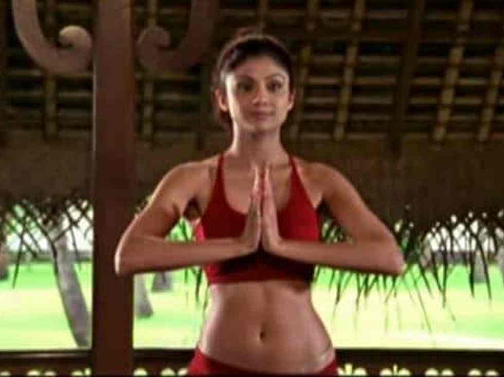  Get a flat stomach like Shilpa Shetty with this yoga pose