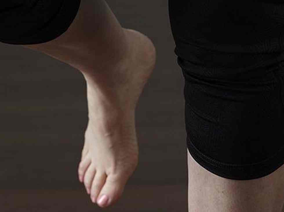  If You Cannot Stand On One Leg For 20 Seconds, This is What It Might Say About Your Mind