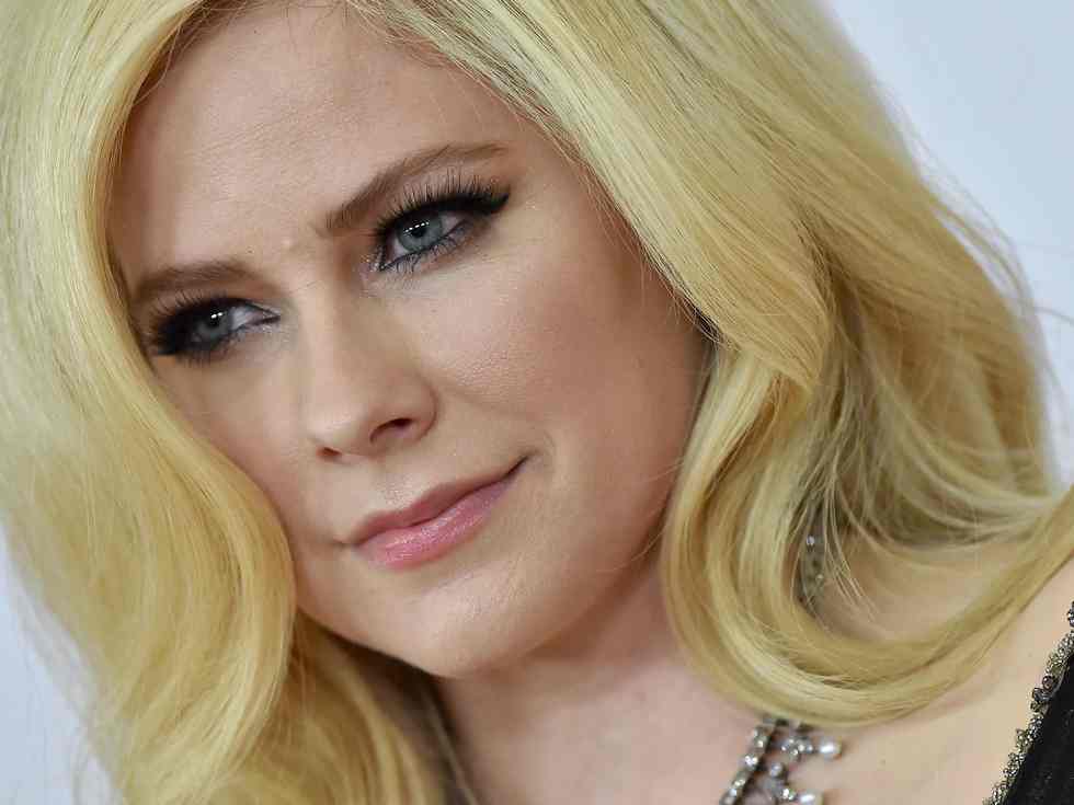  Avril Lavigne on Lyme Illness Battle: “I Was in Mattress For Two Years”